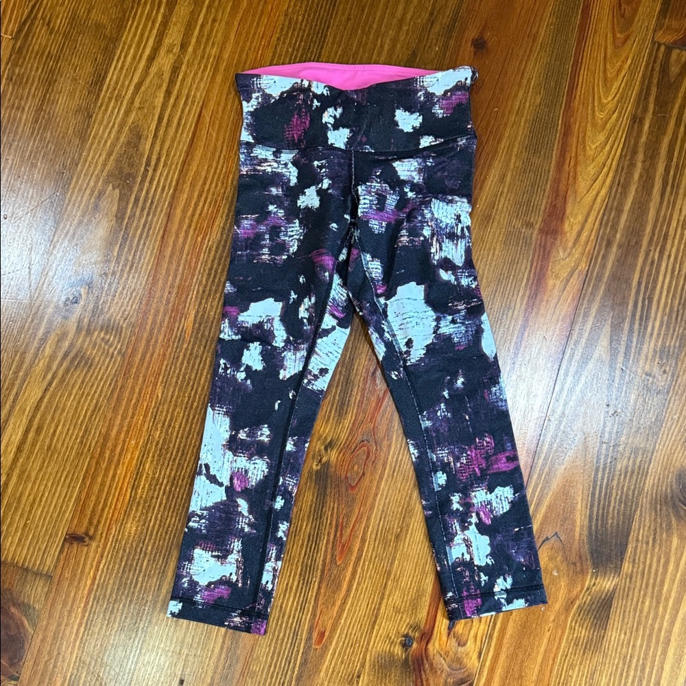Lululemon Athletica Black and Pink Patterned Capris